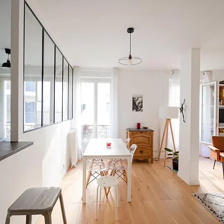 Apartment Design Near Montmartre *