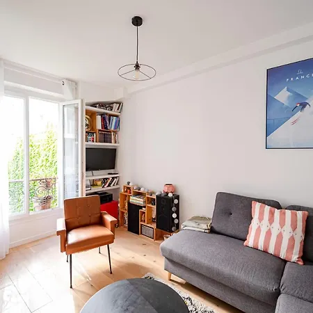 Apartment Design Near Montmartre *