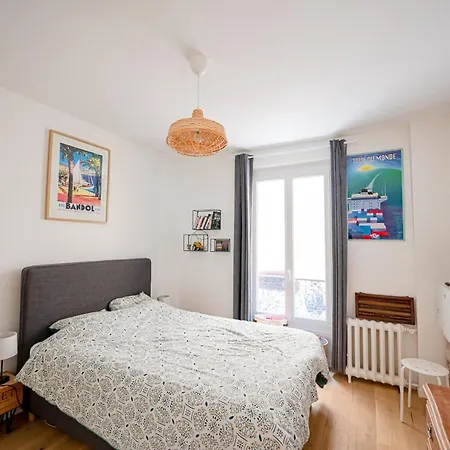 Apartment Design Near Montmartre *